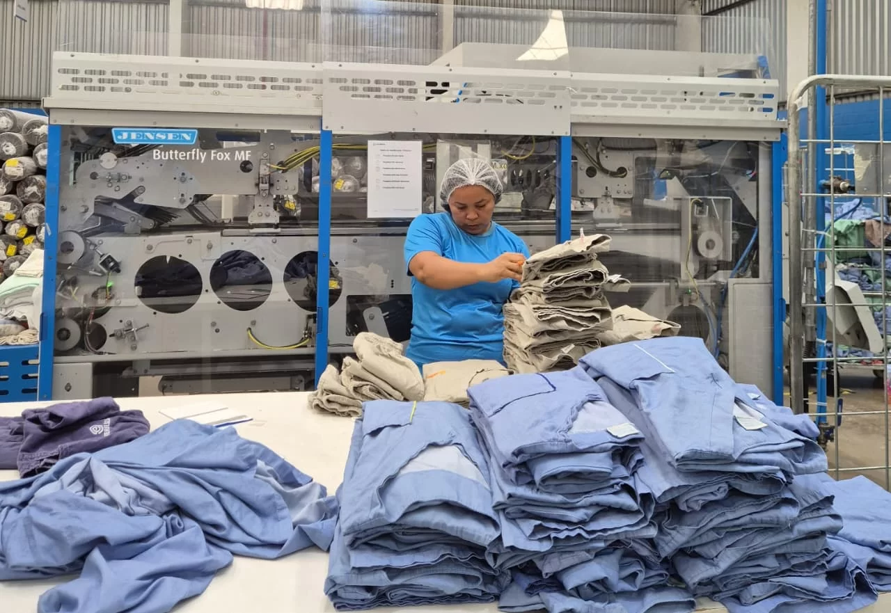 Lavanderia industrial: como garantir segurança e eficiência na higienização profissional